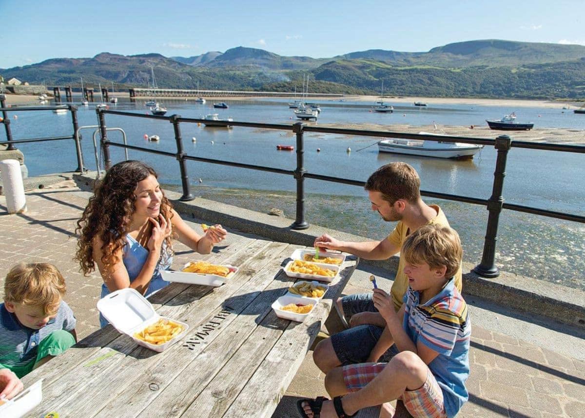 Barmouth Bay Holiday Park Llanddwywe Екстериор снимка